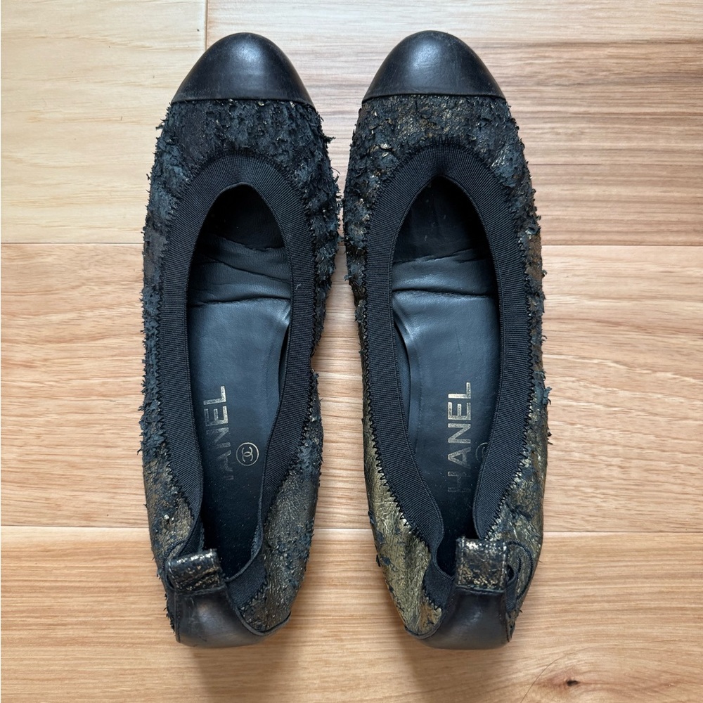 CHANEL Black Flats with Textured Overlay